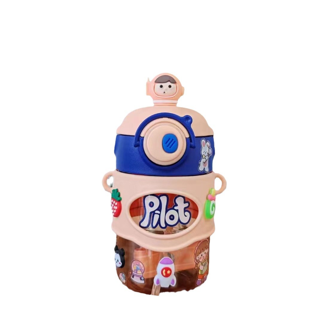 Taza de agua de plástico para niños con diseño planetas y astronautas, taza con pajita de dibujos animados de alto valor facial, venta directa de fábrica en línea.
