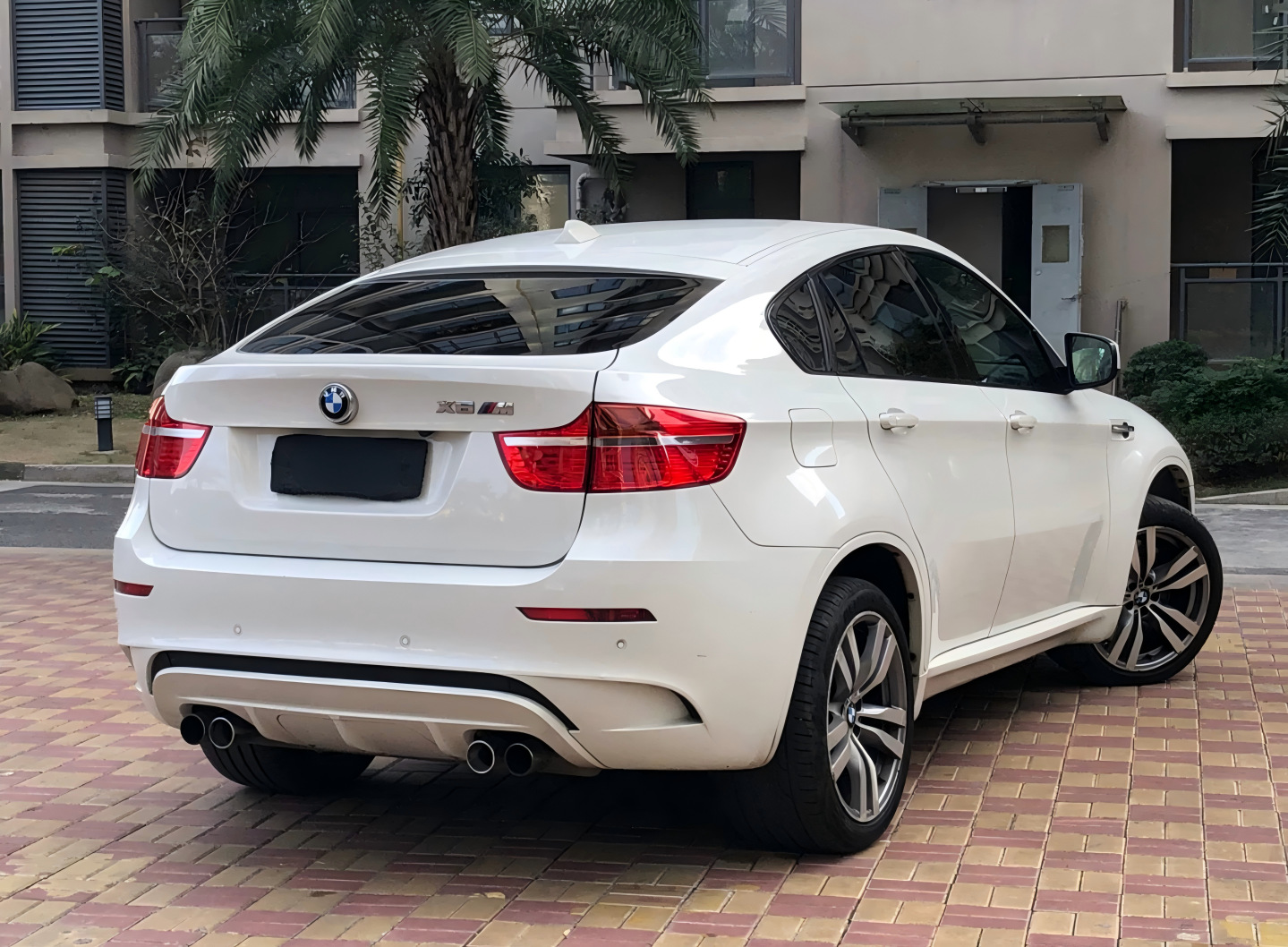 Suitable for 2008-2015 BMW X6 E71 modified to X6M front bumper and rear bumper injection molded PP modified body kit