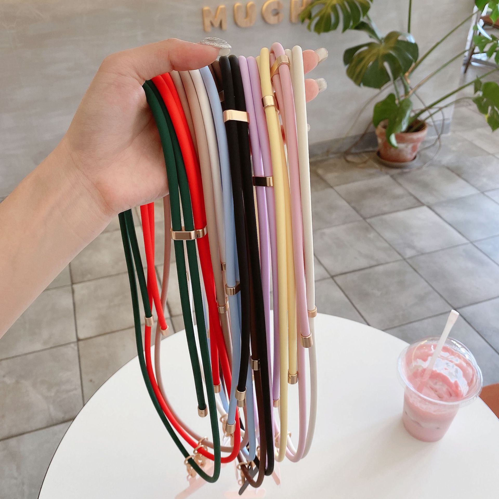 Verdadero silicona líquida universal moda al aire libre cuello de cuello de cuello anti-perdida ajustable para teléfono móvil universal cuello conveniente