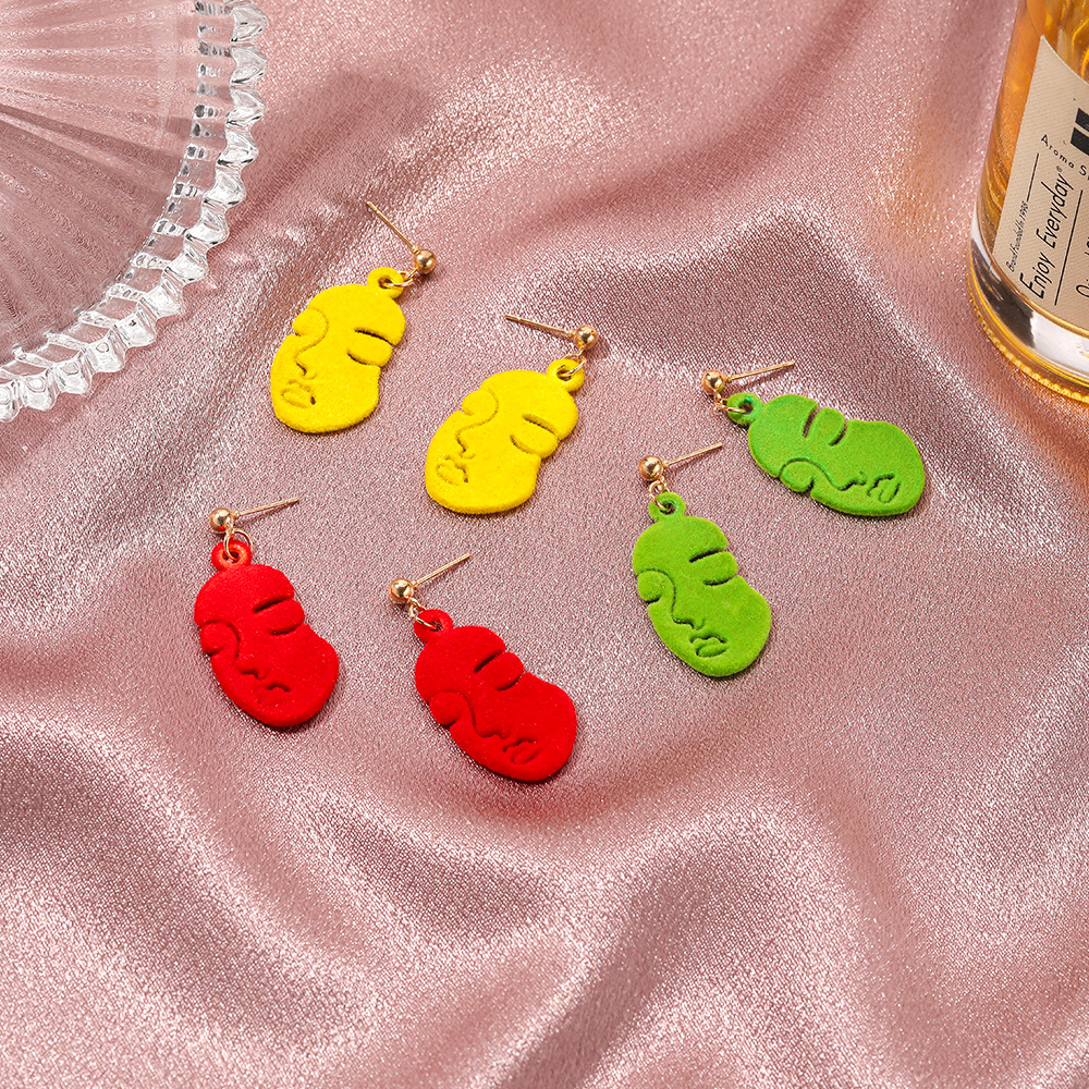 Fashion Hollow Face Contour Flannel Earrings Set display picture 3