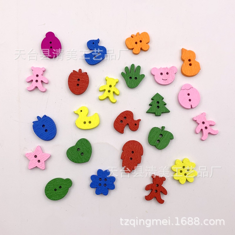 Una variedad de animales de dibujos animados, frutas, botones de madera, colores, manzanas mixtas, patos, lindos botones de madera, 100 por paquete