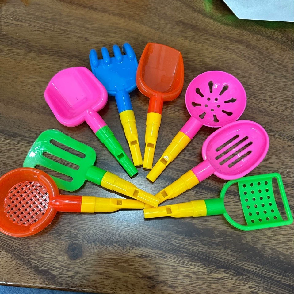 Пластиковый маленький пляжный свисток, маленькая игрушка, игровой домик, маленький свисток