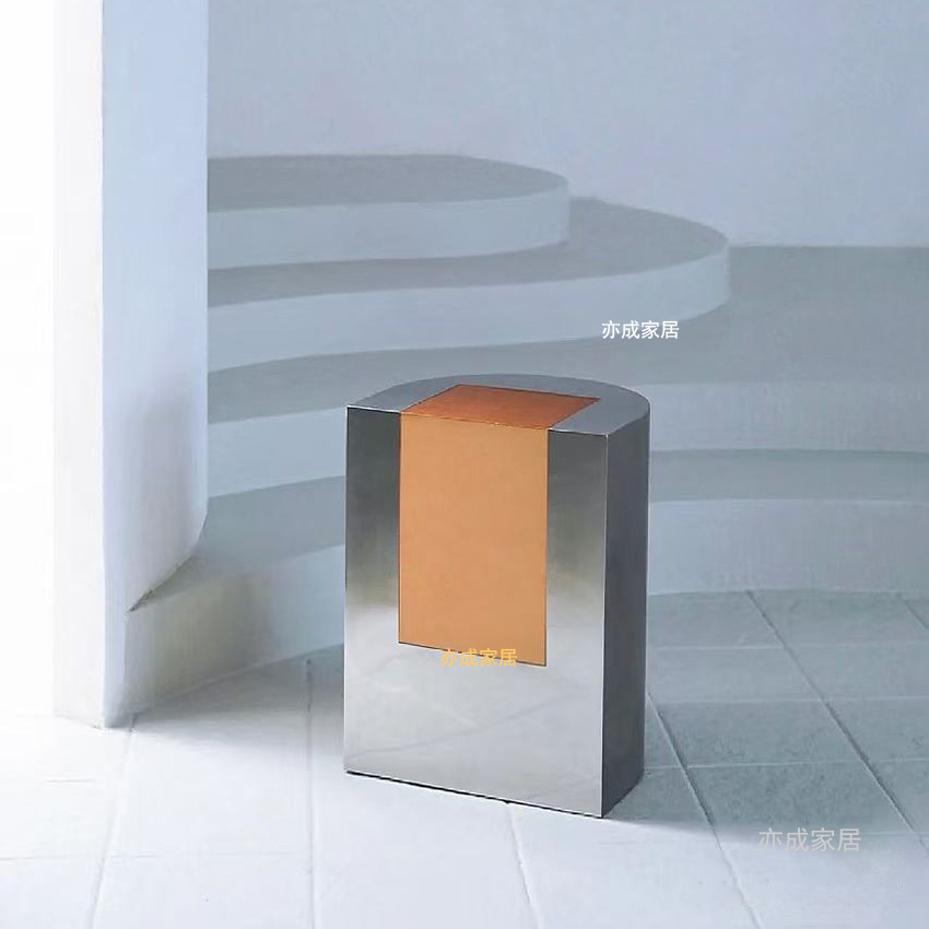 モダンライトラグジュアリークラウドコーナーテーブルイタリアのミニマリストモダンソファコンビネーションコーヒーテーブルシンプルなステンレス鋼のリビングルームサイドテーブル