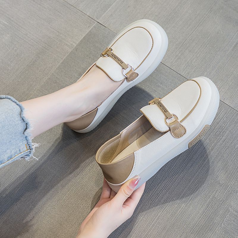 Zapatos casuales de cuero suave con suela plana 2026 nuevos zapatos blancos para viajar al trabajo, zapatos de mujer cómodos con un pie