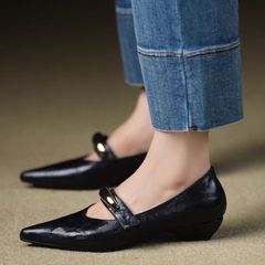 多用途~~2025年新作韓国風レディースシングルシューズ、浅い口、ワンラインストラップ、スリムメタルバックル、ポインテッドトゥメリージェーンシューズ