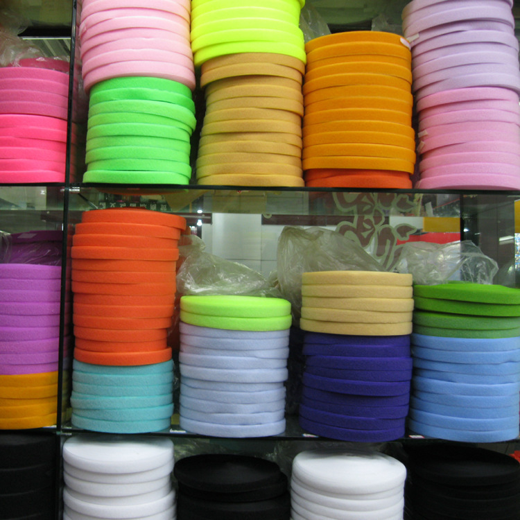 Fabricante de ventas de ropa bolsas mezcladas velcro de color cinturón de fijación gran cantidad de stock superior