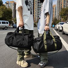 多功能男单肩斜挎手提行李包运动收纳包圆筒桶包旅行出差包健身包