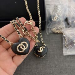 小香风经典小羊皮黑桃心时尚百搭镜子项链毛衣链轻奢风手工珍珠链