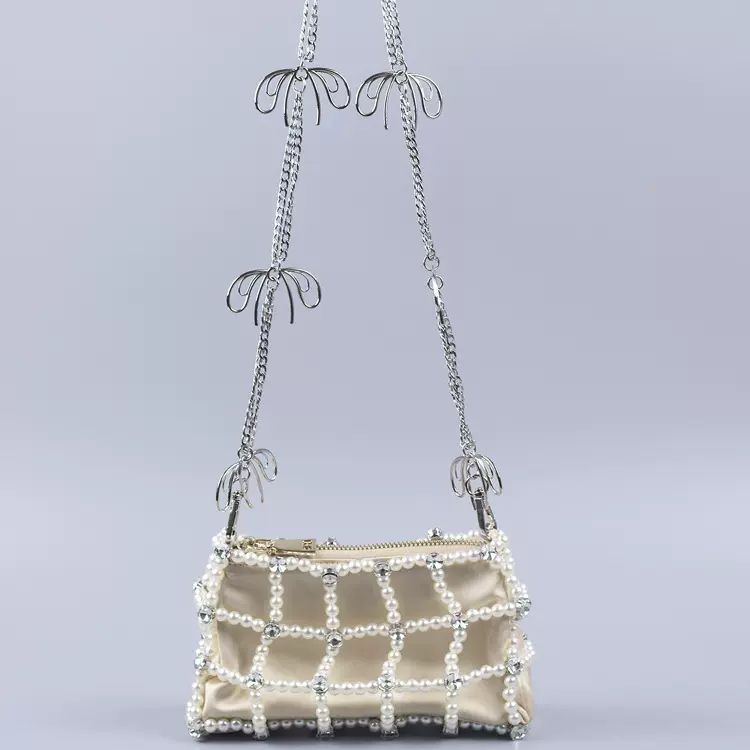 2022新款珍珠镂空格子斜挎链条包手工串珠包时尚小众女包厂家直销