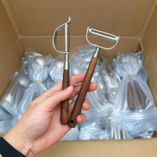胡桃木削皮刀304不锈钢家用水果土豆削皮器厨房蔬菜去皮神器瓜刨