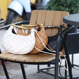 2025夏季新款菱格编织女包时尚个性新款流行单肩斜挎月牙手提包