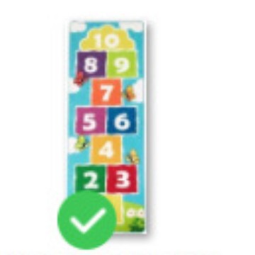 託児所の子供のおもちゃで遊んでいます。|undefined