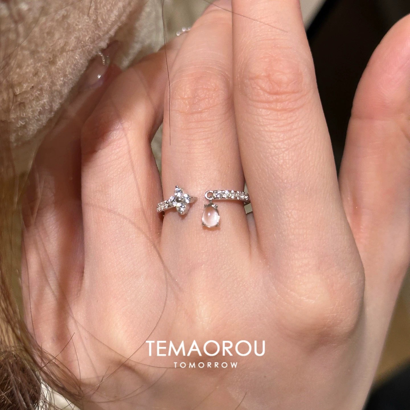 Four-Leaf Flower [Water Drop Dew Ring] Highly Permeable Foam Chalcedony Ring for Women Niche Unique Index Finger Ring Tail Ring Adjustable