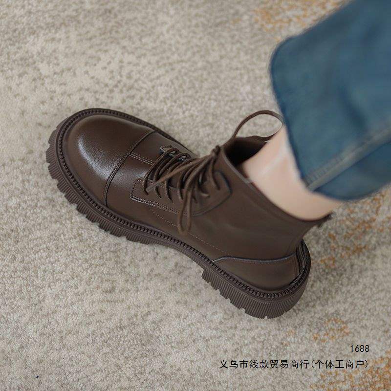 Soft leather brown Martin boots for women, British style, 2026 new autumn and winter collection, fleece-lined, thick-soled ankle boots, biker boots Soft leather brown Martin boots for women, British style, 2026 new autumn and winter collection, fleece-lined, thick-soled ankle boots, biker boots