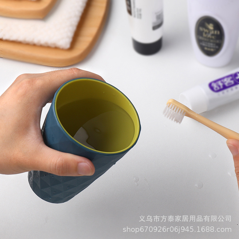 Hogar simple estilo nórdico taza de agua de plástico creativo portátil cepillo de dientes taza estudiante diente taza de dos colores pareja enjuague bucal taza