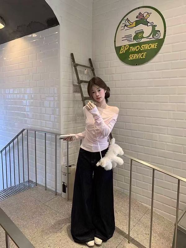 韩系甜辣粉色斜肩长袖t恤女秋季设计感纯欲修身收腰打底露肩上衣|undefined