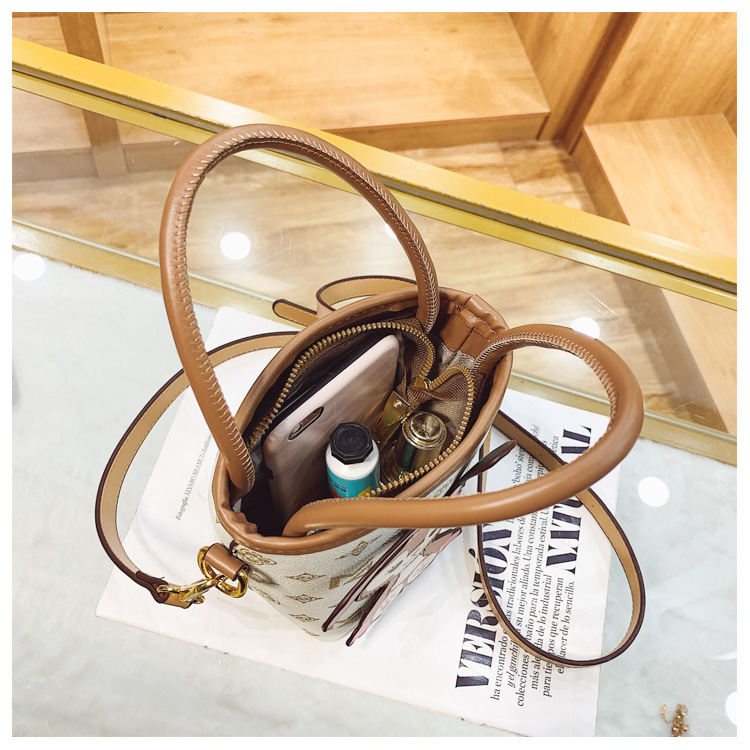 Fashion bucket bag for women 2023 spring new versatile cute rabbit bag high-end casual shoulder crossbody bag_voghion.com
