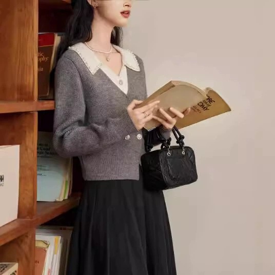 法式灰色假两件毛衣女2025秋冬新款慵懒风钉珠翻领长袖针织衫上衣|undefined