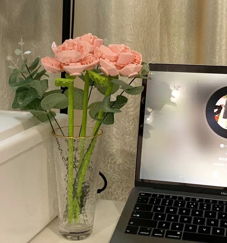 クロスボーダー佳奇積み木花diyはバラの永生花を組み合わせて彼女に祝日のプレゼントシリーズの花束のデスクトップを送ります。|undefined