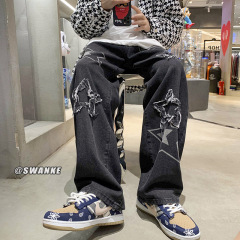 刺繍ジーンズ男春ins高街ゆるいデザイン感のあるお父さんのズボン