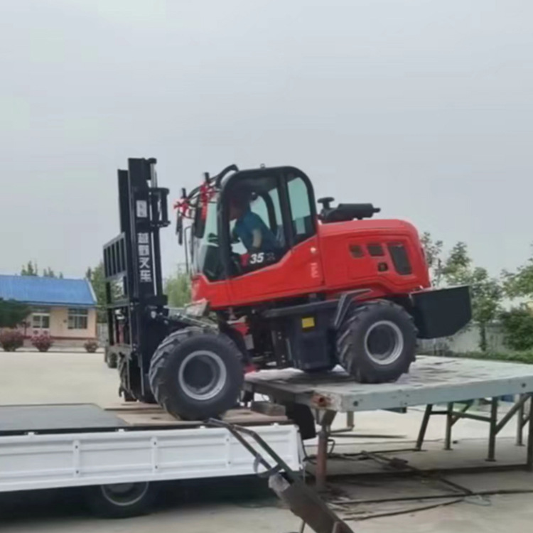 大型叉车四驱3吨越野叉车内燃式柴油四驱越野叉车