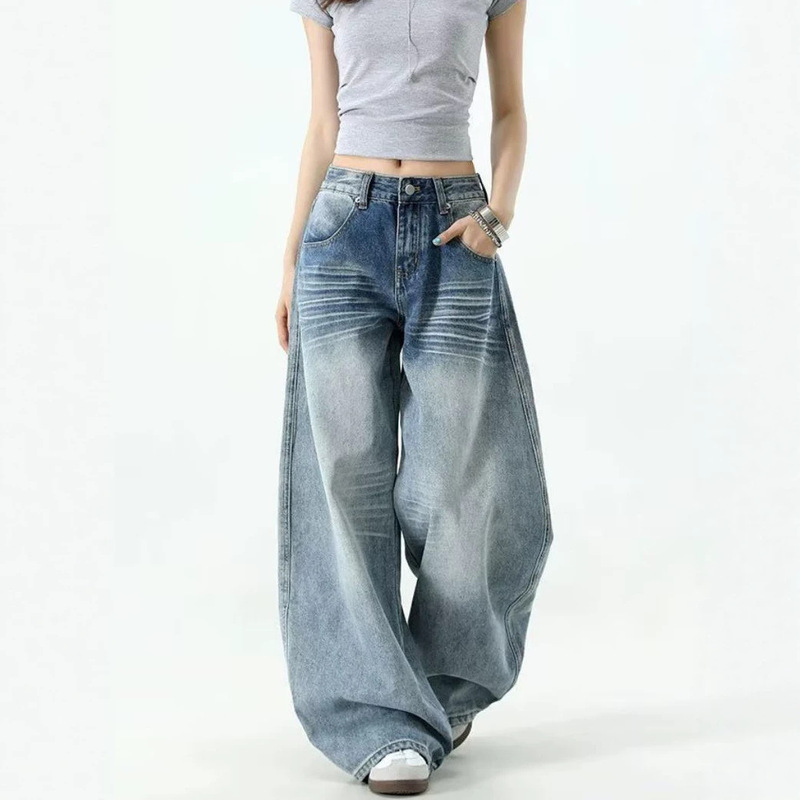 Retro light blue wide-leg jeans for women, 2026 new style, low-waist, slimming, and flattering, designed for petite figures Retro light blue wide-leg jeans for women, 2026 new style, low-waist, slimming, and flattering, designed for petite figures