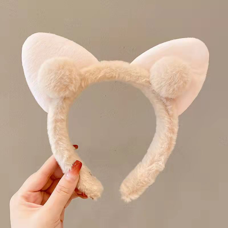 かわいいカラーの子羊の毛の立体のぬいぐるみの熊のカチューシャの漫画の顔を洗ってカチューシャをからかいます。|undefined