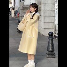 温柔奶黄毛呢外套女2023冬季新款减龄牛角扣中长款学院风呢子大衣
