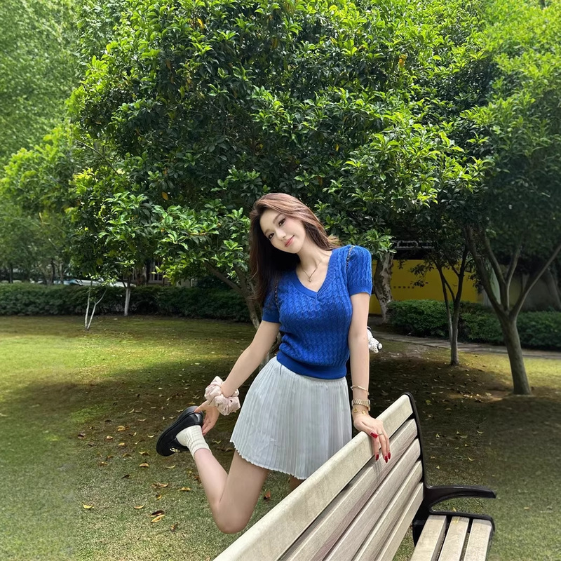 Hong Kong Style Solid Color V-Neck Cable Knit Short-Sleeve Sweater for Women, New Summer Slim-Fit Top, Half-Sleeve Knitwear T-Shirt Trendy