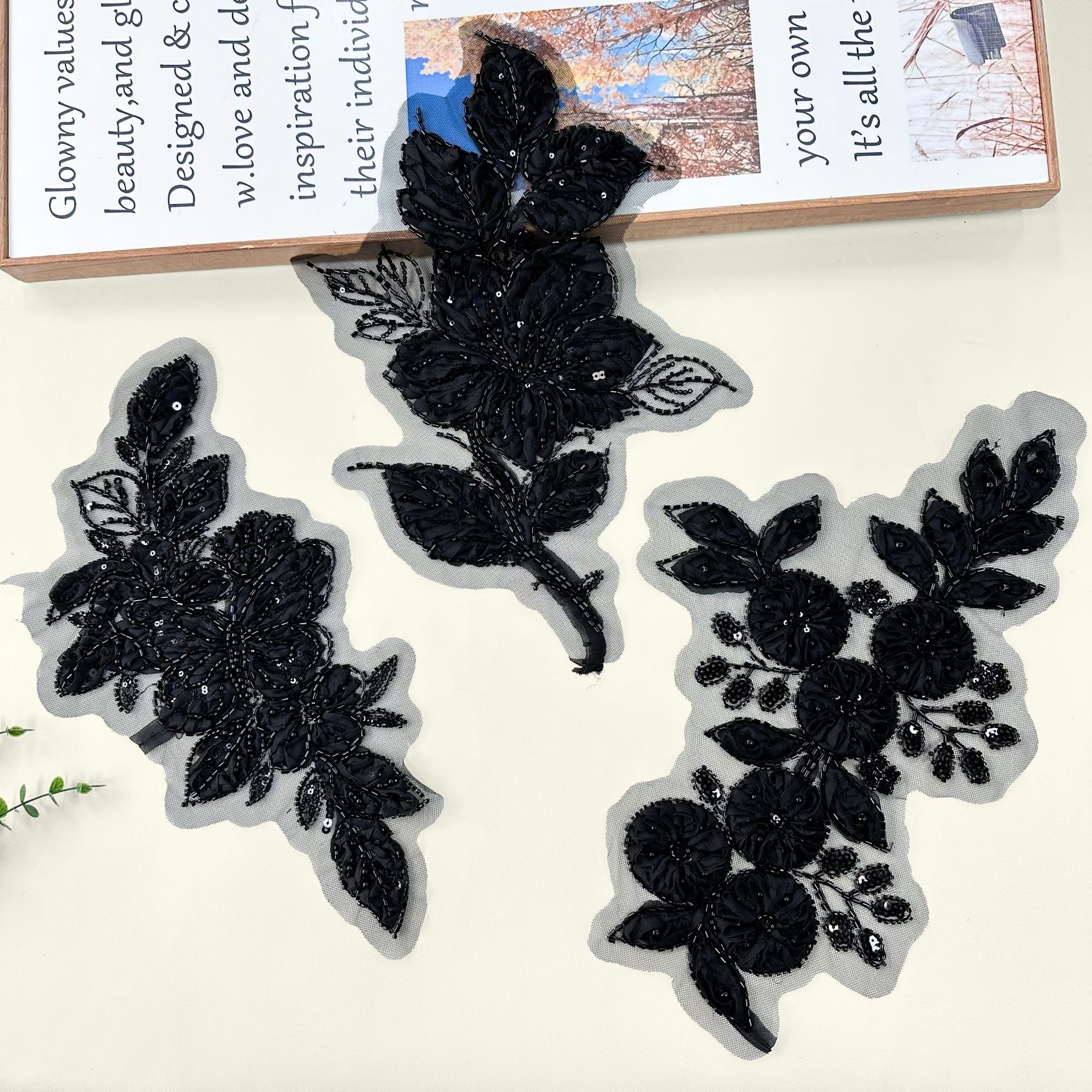 Vestido de boda accesorios de decoración negro y blanco dos colores cuentas de clavos tridimensionales cuentas de tubo de flores de flores hechas a mano accesorios de ropa DIY