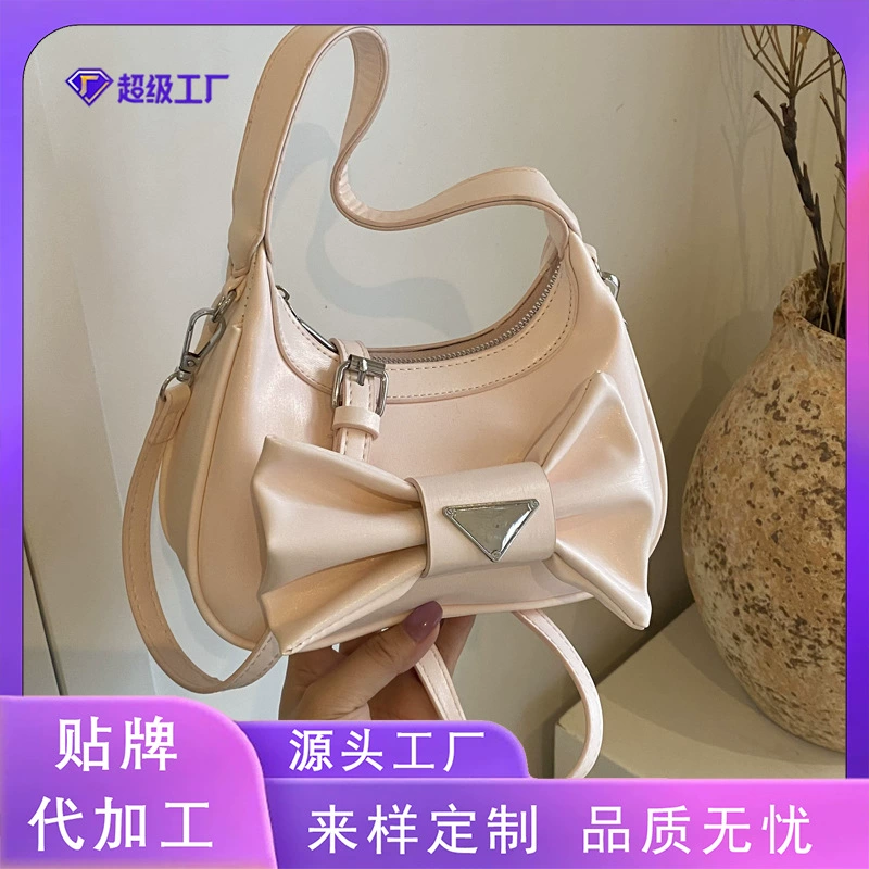 Модная новинка 2025 года: весенний дизайн, трендовая маленькая квадратная сумка, повседневная простая текстура, женская сумка через плечо или кроссбоди.