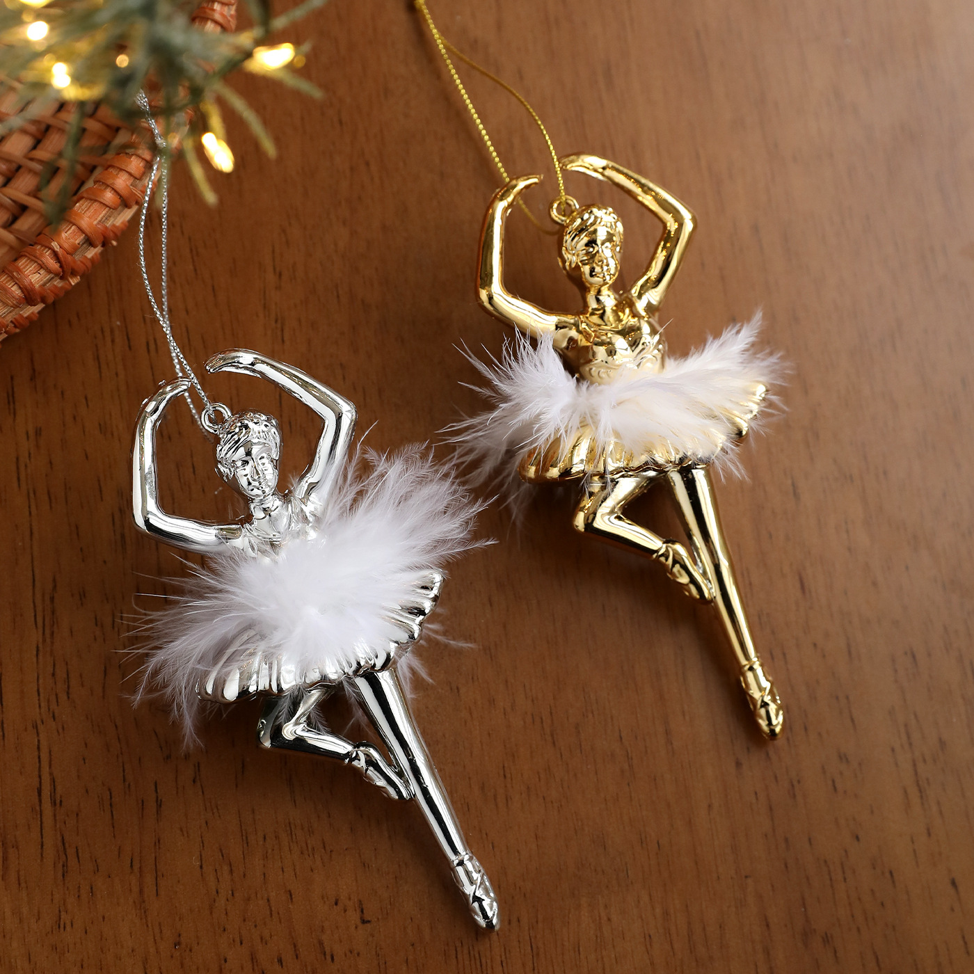 Transfronterizo brillante pluma ballet chica colgante galvanizado plástico árbol de Navidad colgante decoración de la atmósfera de vacaciones