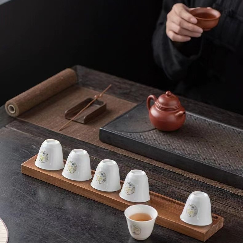 Taza de té casera de nuez en la mesa Taza de té de almacenamiento de madera sólida colgante al revés Taza de drenaje de agua Taza de taza simple