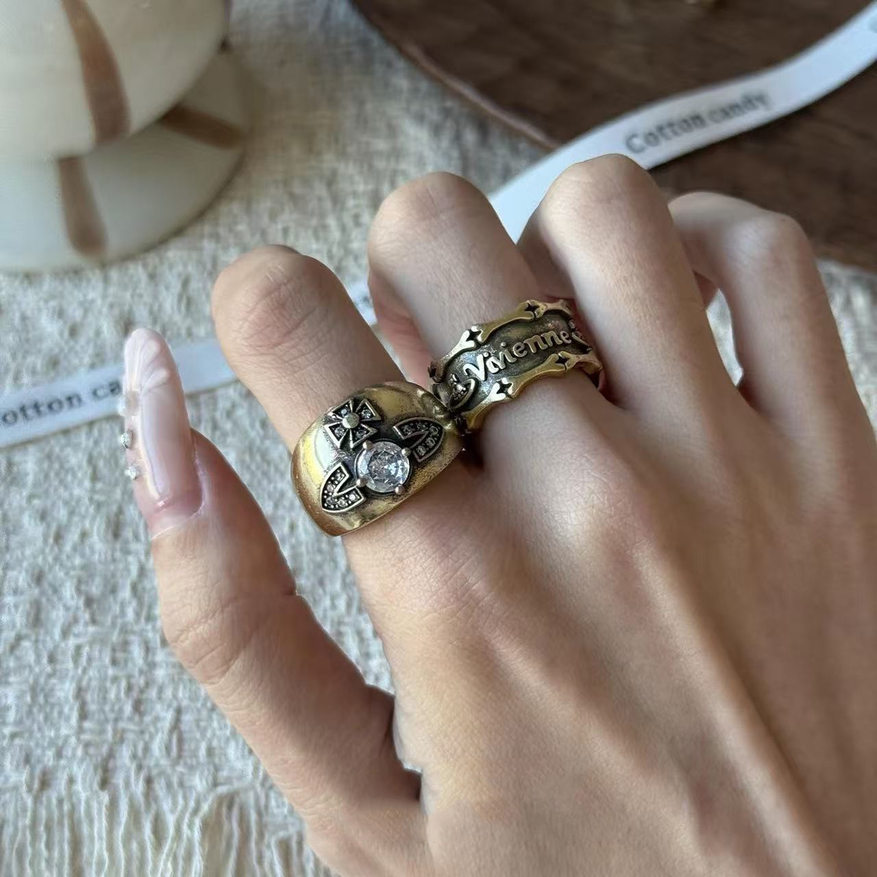 Vintage Stackable Designer Rings With Gold Iris Floral Inlay_voghion.com