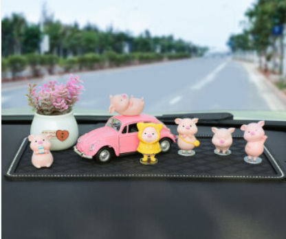 Adornos para el automóvil Adornos de la consola central del automóvil del cerdito de la red de Internet Adornos para el automóvil Dibujos animados creativos Decoración linda del automóvil Mujer