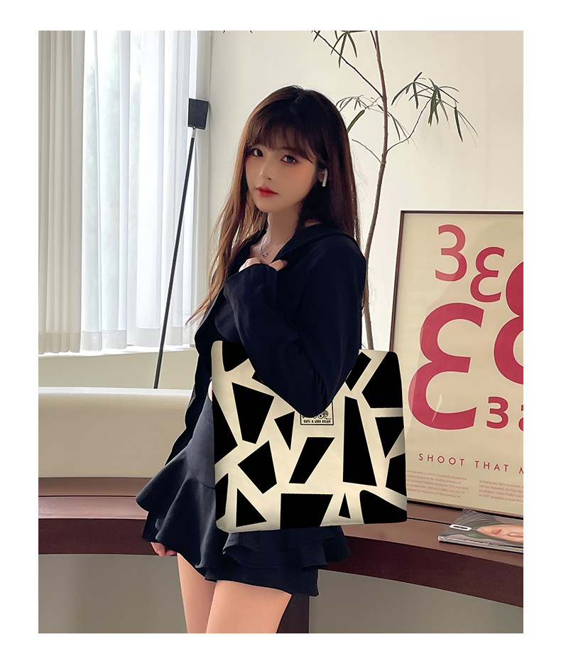 Women's Fashion Geometric Canvas Shopping Bags display picture 11