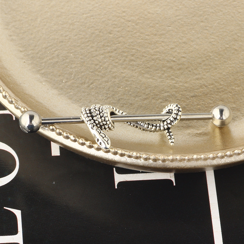 16G labret stud size and finish detail