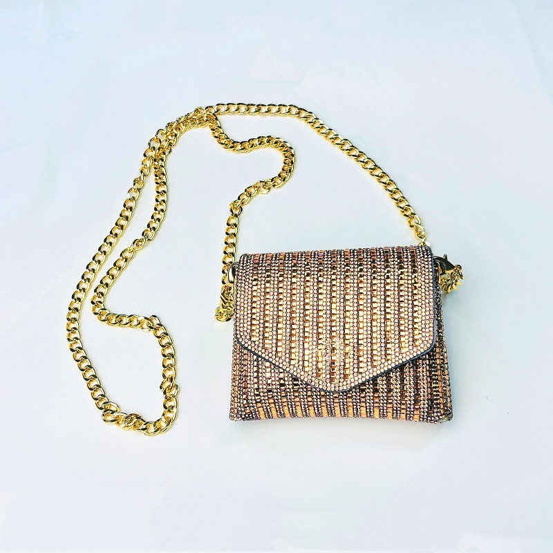 2024 Mini bolso de diamantes de imitación Guangzhou Trend Cross-border Foreign Trade Chain Ropa de cena con estilo bolso de tarjeta de cambio bolso de mensajero