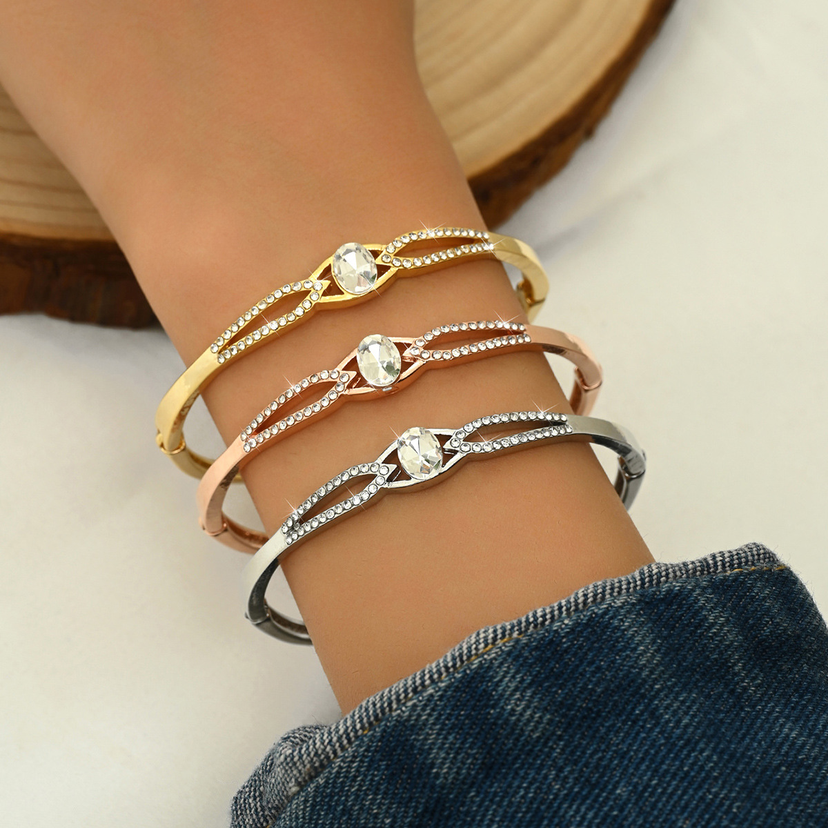 Pulseras de diamantes de arco superbrillo pulseras de estilo ligero de lujo pulseras de alta calidad temperamento joyas versátiles