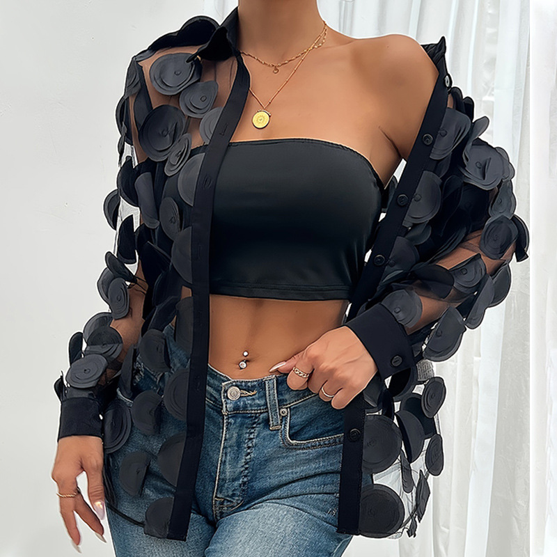 Camicia da donna a maniche lunghe con motivo traforato in rete, elegante, con collo alto, decorazione floreale tridimensionale e bordo incrociato_voghion.com