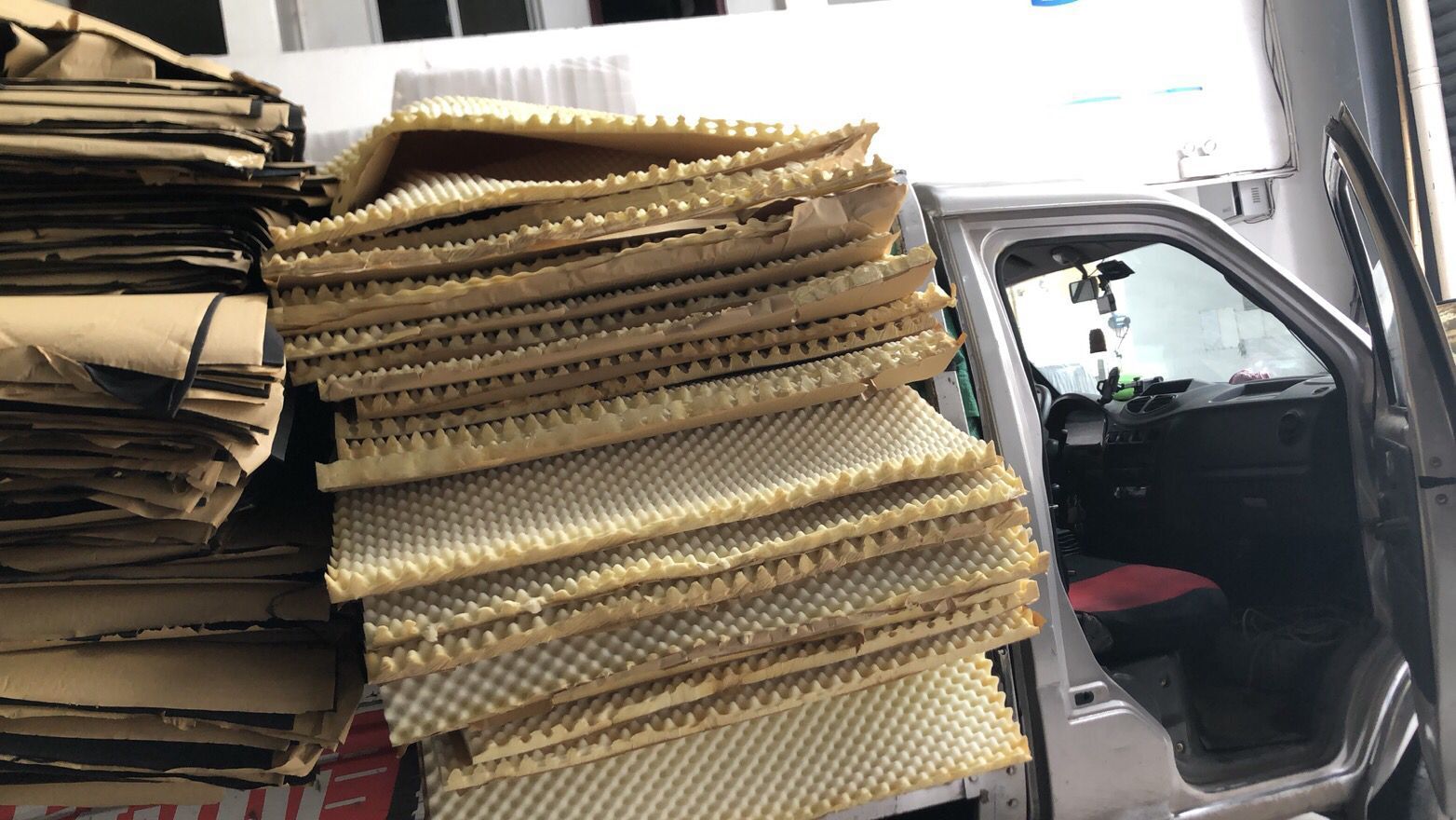 厂家供应黑色黄色阻燃吸音隔音鸡蛋窝峰海绵/波浪鸡蛋窝峰海绵