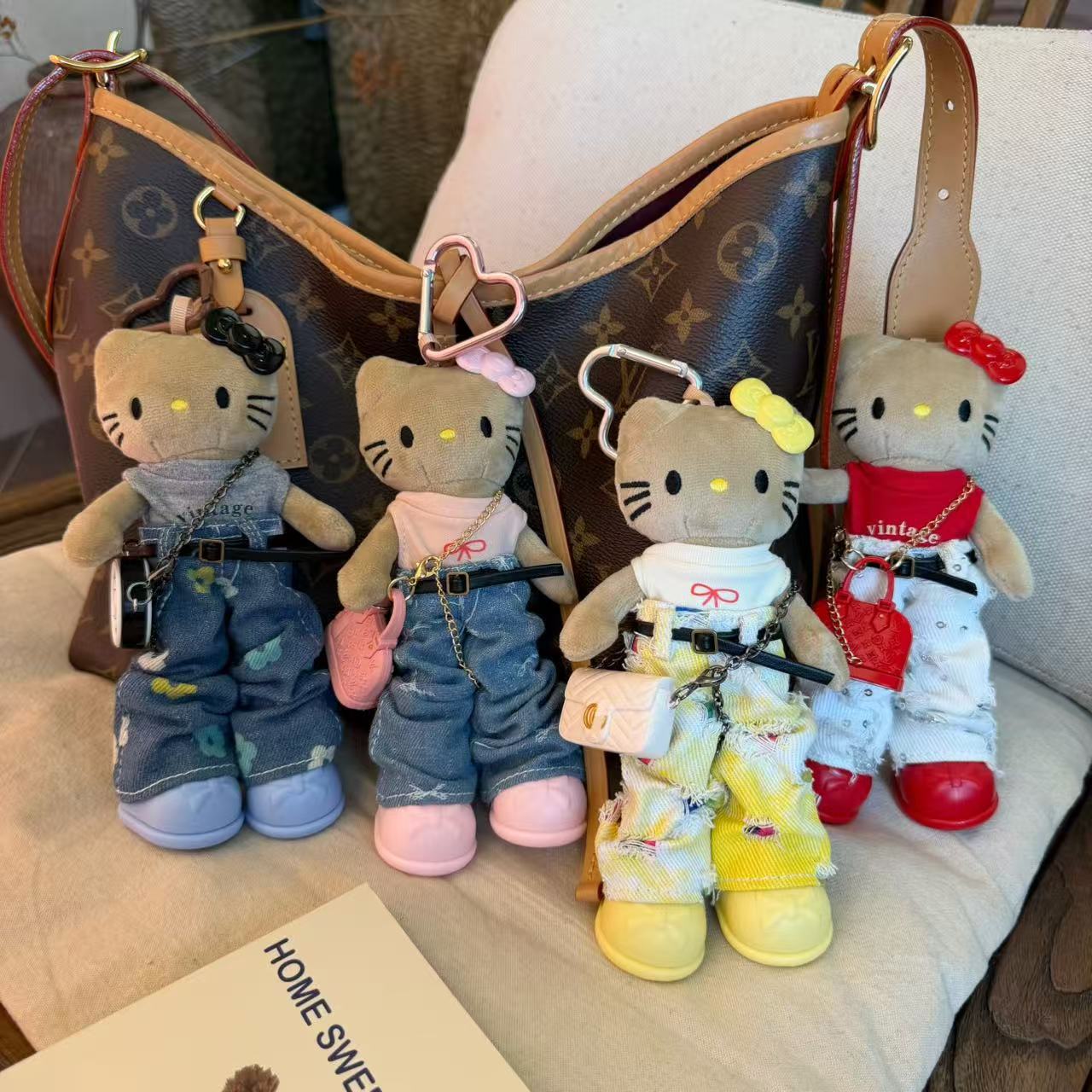 长腿Kitty玩偶挂饰条纹点点束胸牛仔裤换装娃衣ins风背包钥匙扣