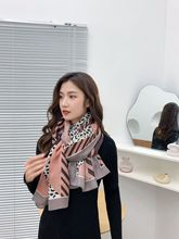 2021百搭英伦风格子拼接围巾女时尚棉麻薄款披肩外出保暖围脖现货