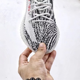 ����Ҭ��Ьyeezy350v2�K����ʹ�ڝM�����ܲ�Ь�м�ԭ��Ь��H���e