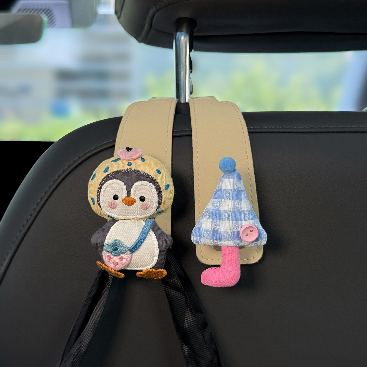 Cute penguin car hook, cartoon storage hook for car seat back, multi-functional organizer for front and rear seats, designed for women