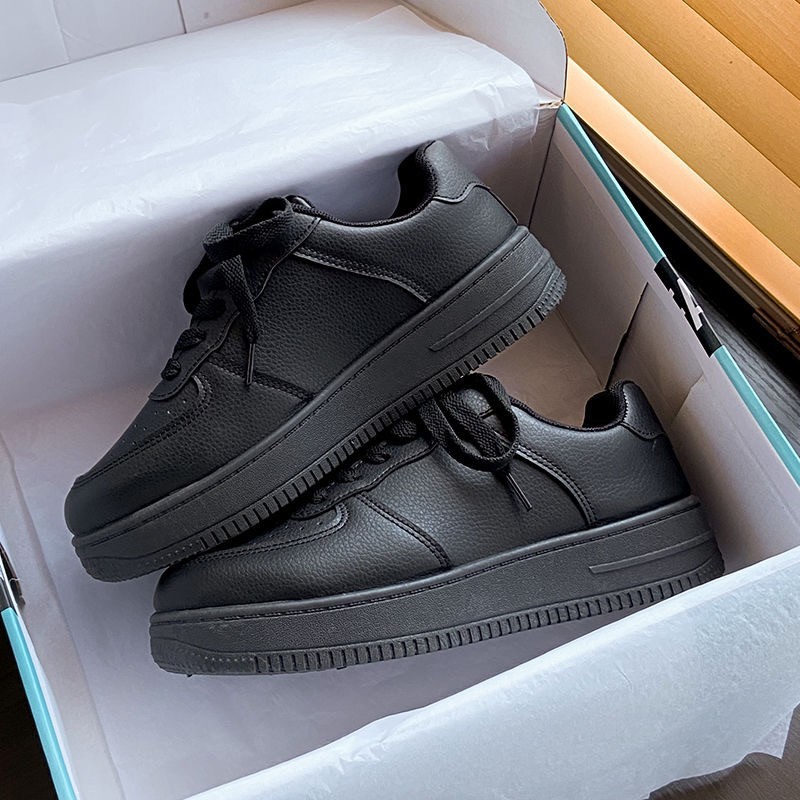 Zapatos blancos resistentes al desgaste de moda de comercio exterior otoño de 2025 nuevos zapatos deportivos casuales ligeros y transpirables