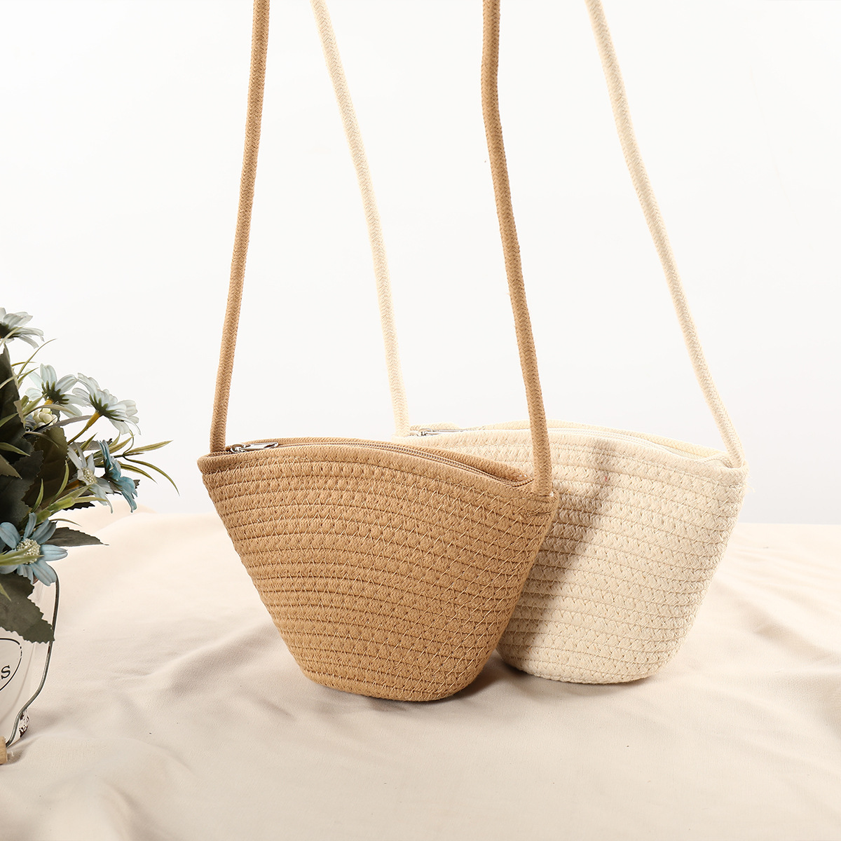 Women's Small Cotton Solid Color Flower Vacation Beach Weave Bucket Zipper Straw Bag display picture 11