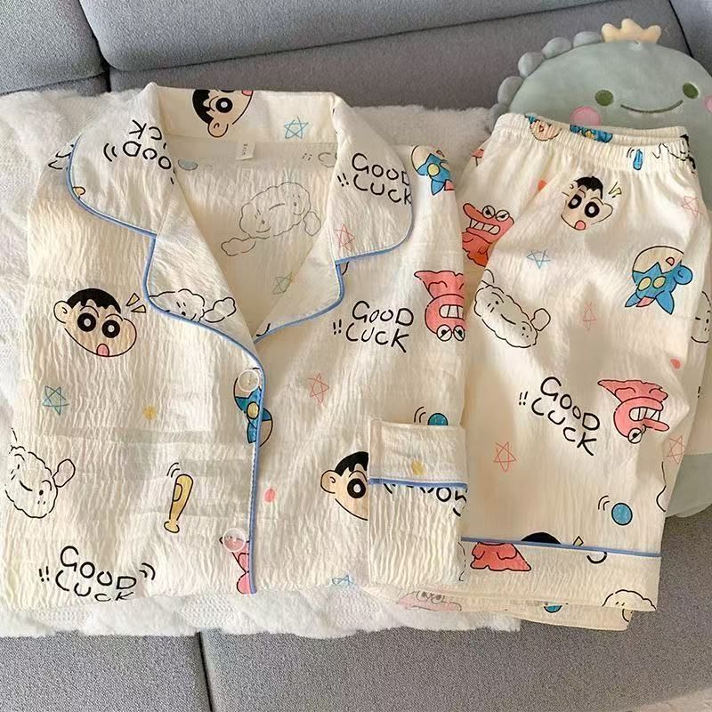 Venta al por mayor transfronteriza de nubes de algodón nuevo crayón Shin-chan pantalones cortos de manga corta rebeca de verano solapa pijamas lindos ropa de hogar para mujeres