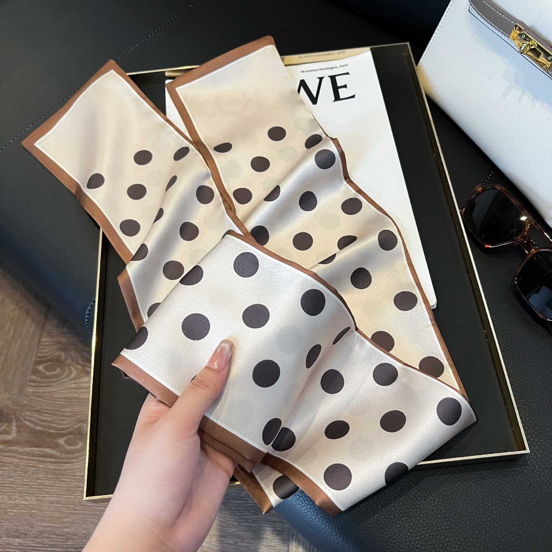 Nueva bufanda de seda pequeña banda larga estrecha para el cabello mujer estilo primavera y otoño moda madre bufanda estilo verano estilo fino serpentina bufanda al por mayor