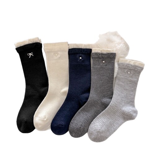 Autumn and winter cashmere socks for women, Korean-style double-cuff contrast-color mid-calf socks, Instagram-inspired pearly socks with bow-knot embroidery and stacked design.